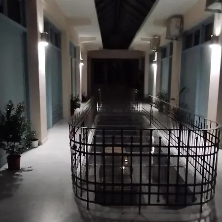 Στη Στοά Βαρβουτσή Στούντιο Νούμερο 4 Apartment Kalamata Exterior photo